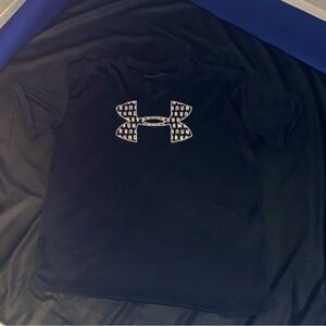 Mens medium under armour shirt